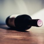 Bouteille de vin sur une table
